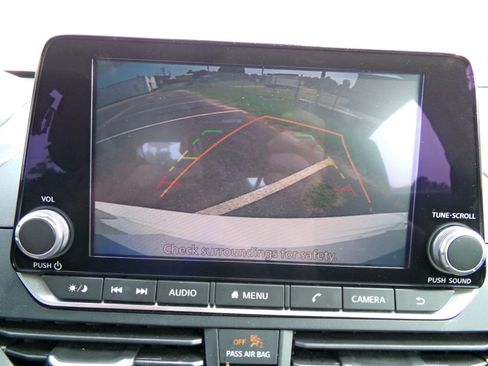 Used 2025 Nissan Altima 2.5 SV FWD image 9