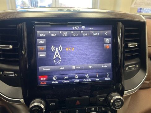 Used 2019 RAM 1500 Laramie image 17