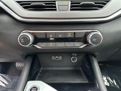 New 2025 Nissan Altima 2.5 SR image 18