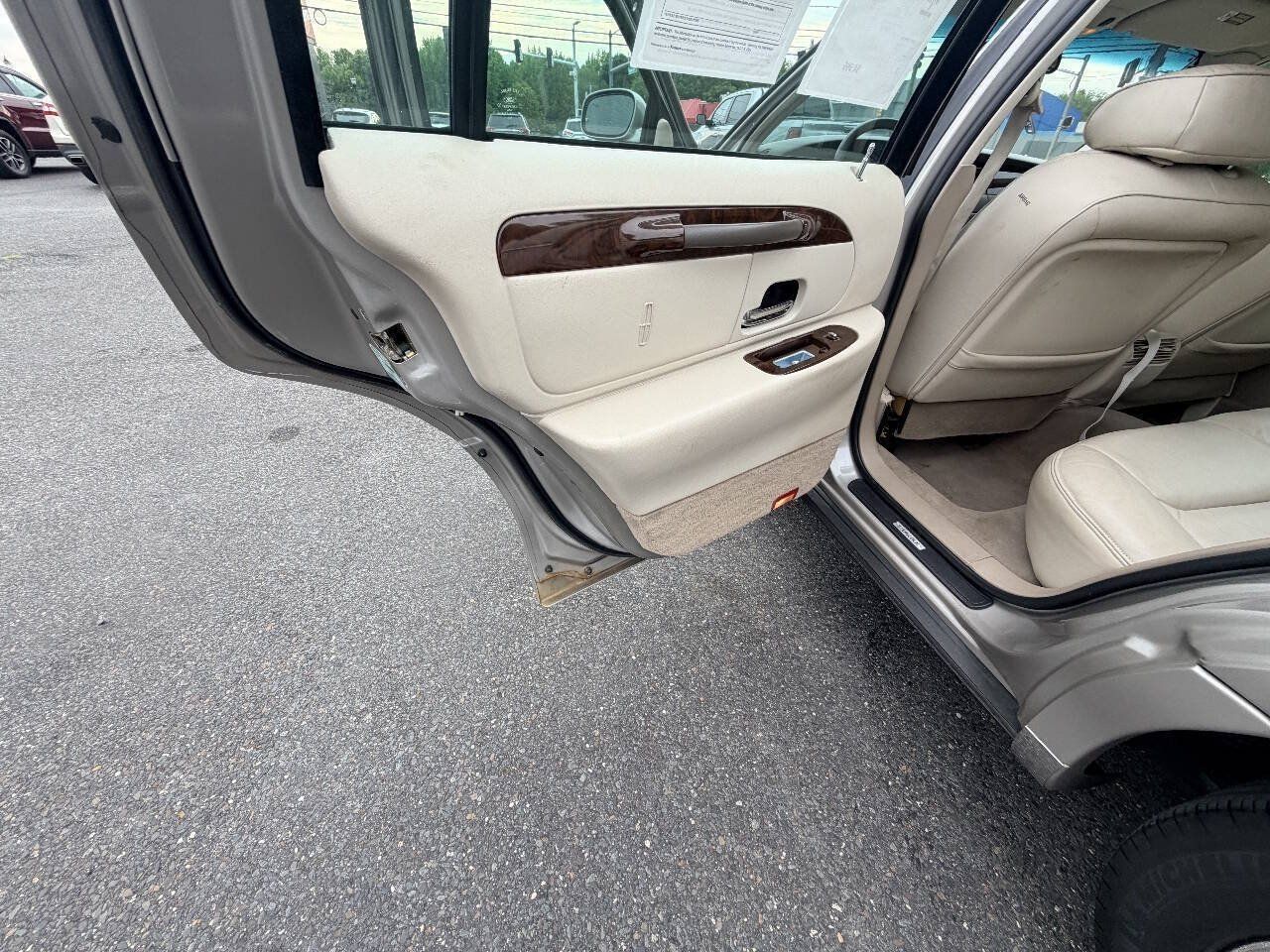 Used 1999 Lincoln Town Car Signature RWD image 60