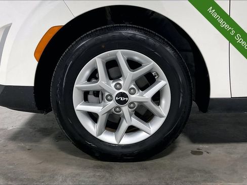 Used 2025 Kia Soul LX FWD image 10