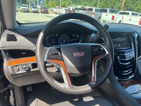 Used 2018 Cadillac Escalade 2WD image 13