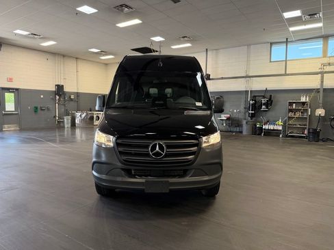 Used 2025 Mercedes-Benz Sprinter 2500 image 9