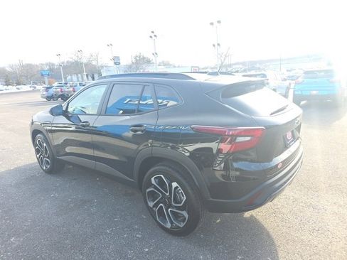 New 2026 Chevrolet Trax RS w/ Sunroof Package image 4