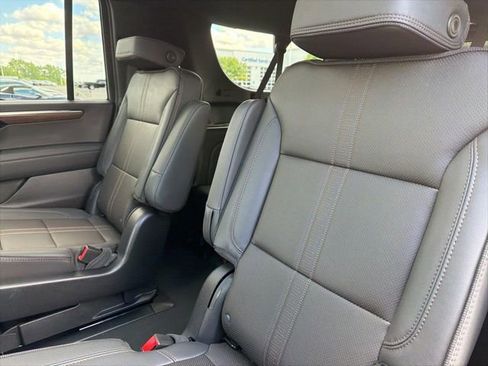 Used 2025 Chevrolet Suburban High Country AWD/4WD image 25