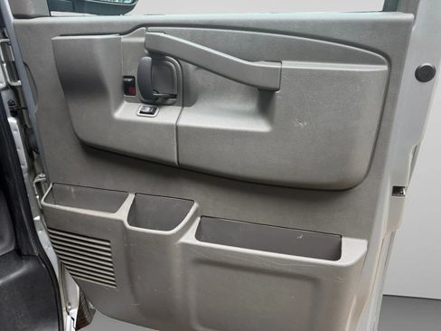 Used 2023 GMC Savana 2500 w/ Driver Convenience Package RWD image 33