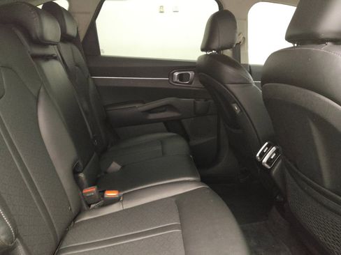 Used 2022 Kia Sorento S w/ Panoramic Sunroof Package image 19
