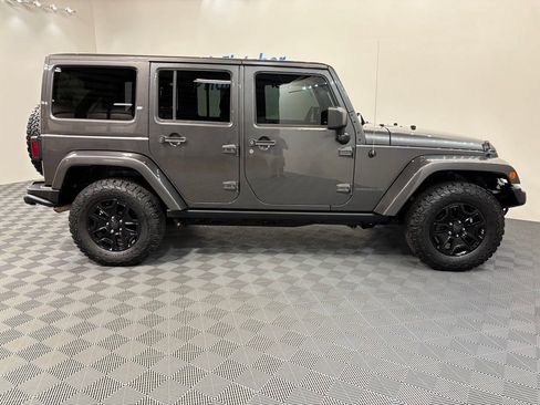 Used 2016 Jeep Wrangler Unlimited Sahara AWD/4WD image 7