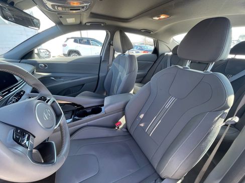 Used 2025 Hyundai Elantra SEL image 37