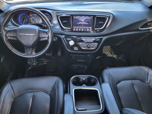 Used 2020 Chrysler Pacifica Touring-L Plus image 25