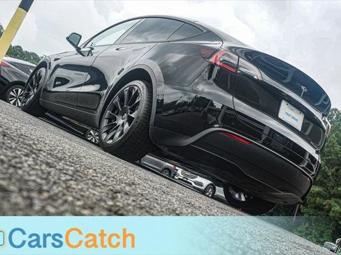 Used 2021 Tesla Model Y Long Range AWD/4WD image 5