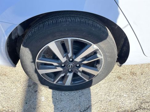 Used 2025 Nissan Versa SV image 29