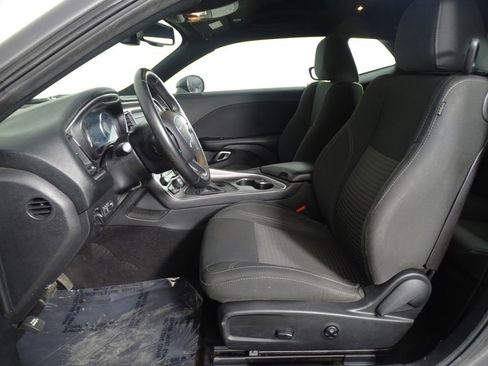 Used 2019 Dodge Challenger SXT image 7