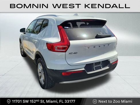 Used 2020 Volvo XC40 T4 Momentum w/ Protection Package Premier image 3