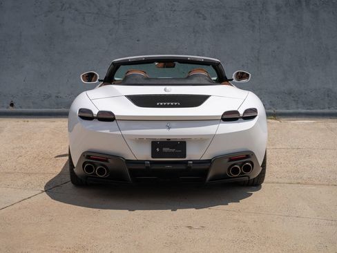 Used 2024 Ferrari Roma Spider RWD image 9