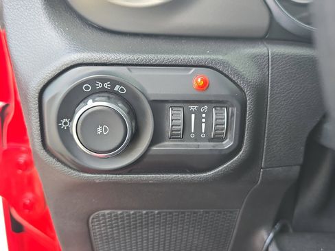 Used 2018 Jeep Wrangler Unlimited Sport image 23