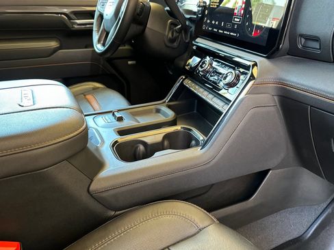 Certified 2025 GMC Sierra 2500 AT4 AWD/4WD image 16