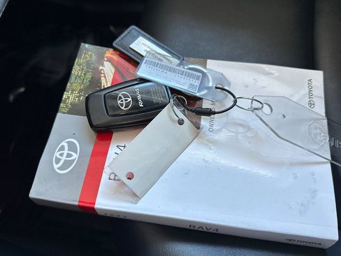 Used 2023 Toyota RAV4 XLE Premium image 11