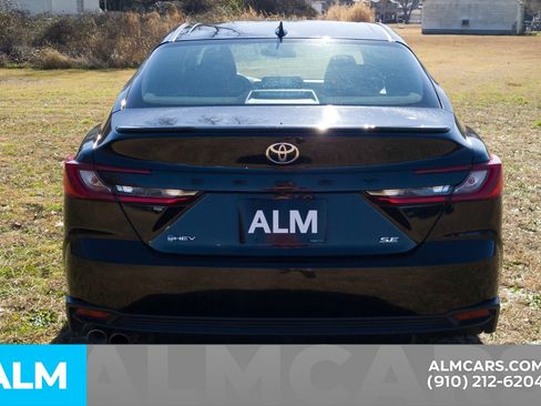 Used 2025 Toyota Camry SE image 7