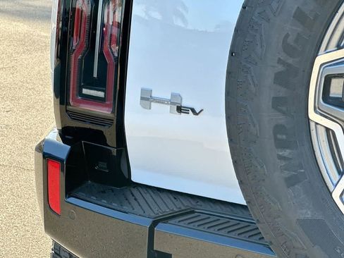 Used 2025 GMC Hummer EV 3X w/ LPO, Cargo Utility Package image 32