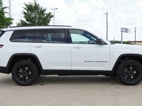 New 2026 Jeep Grand Cherokee L 4WD image 10