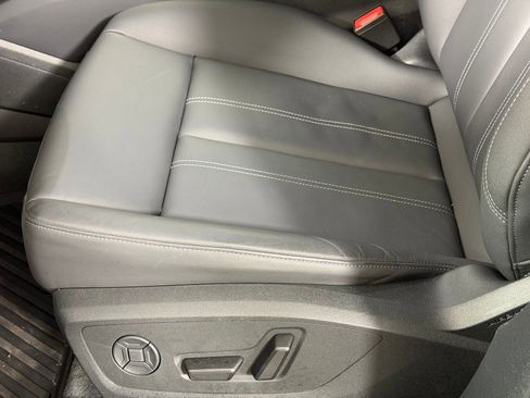 Used 2025 Audi A6 e-tron Premium Plus w/ Premium Plus RWD image 14