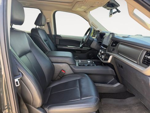 Used 2023 Ford Expedition XLT image 14