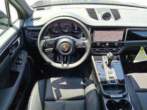 Used 2025 Porsche Macan image 14