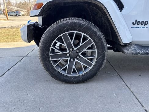 Used 2023 Jeep Wrangler Unlimited Sahara image 5