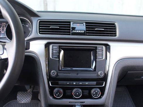 Used 2018 Volkswagen Passat 2.0T S w/ Driver Assistance Package FWD image 17