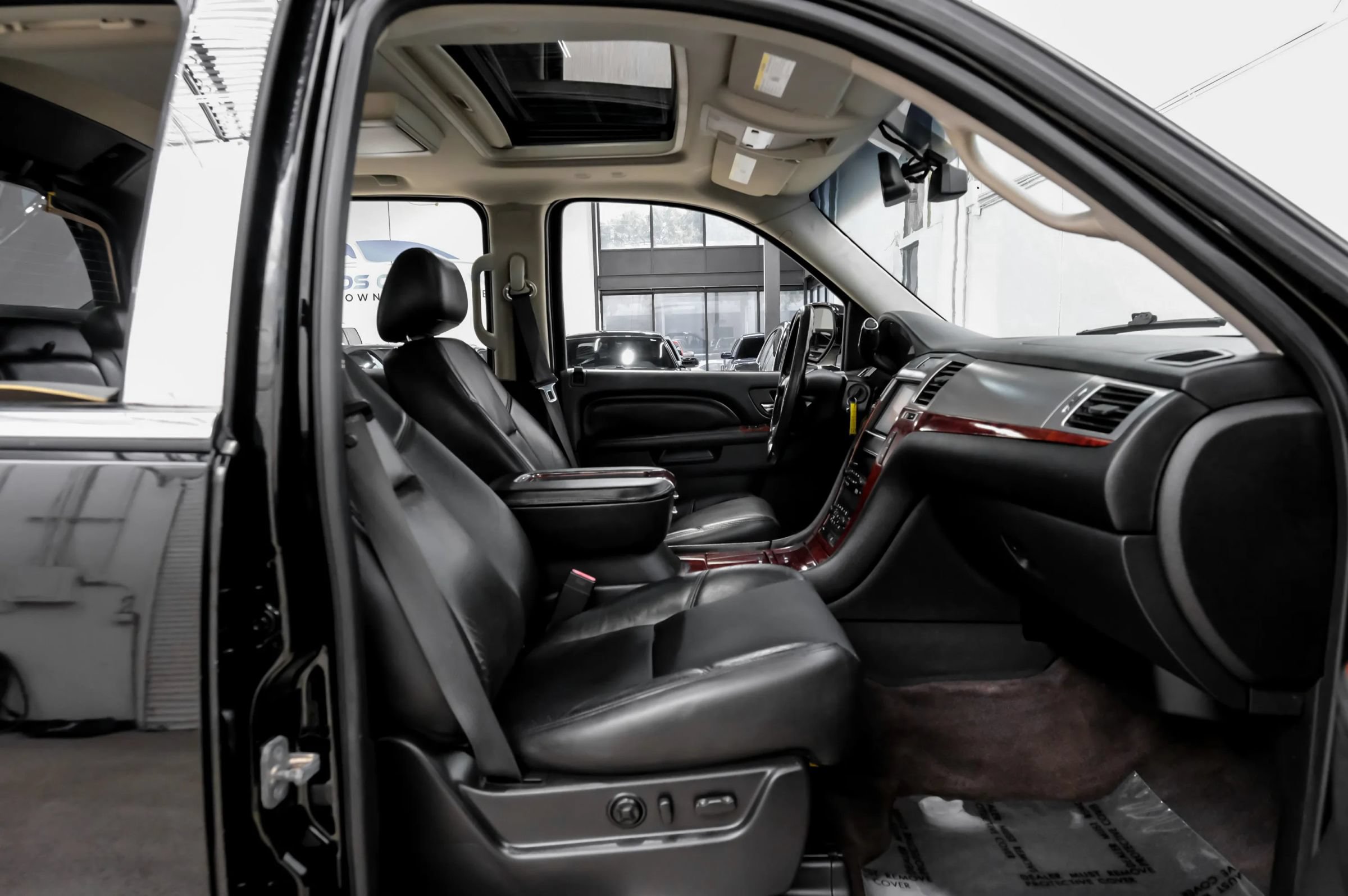 Used 2012 Cadillac Escalade EXT Premium AWD/4WD image 38