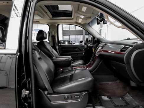 Used 2012 Cadillac Escalade EXT Premium AWD/4WD image 38