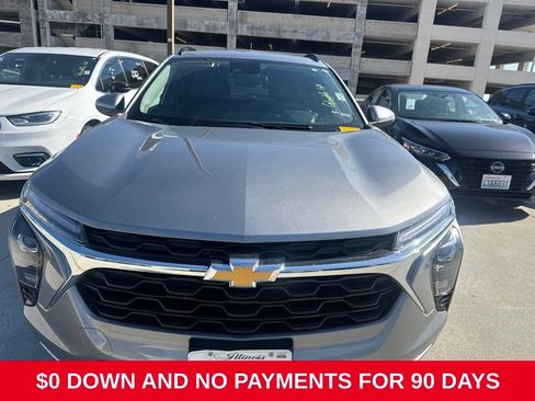 Used 2025 Chevrolet Trax LT w/ LT Convenience Package FWD image 2
