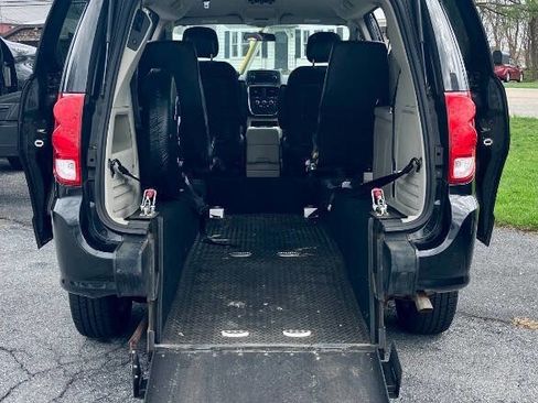 Used 2014 Dodge Grand Caravan SXT image 1