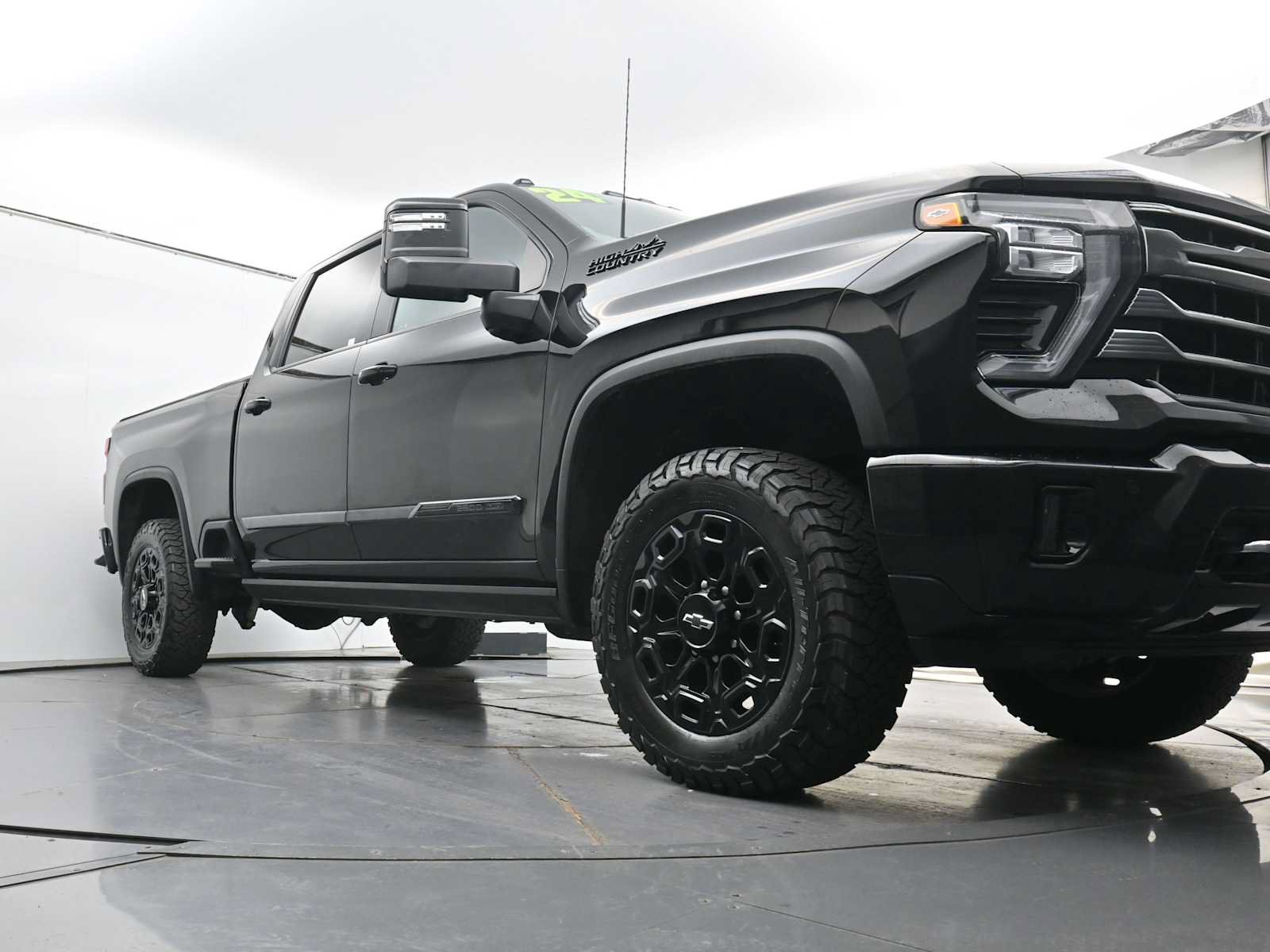Used 2024 Chevrolet Silverado 2500 High Country w/ High Country Premium Package AWD/4WD image 27