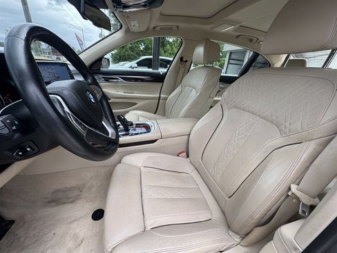 Used 2019 BMW 750i RWD image 11