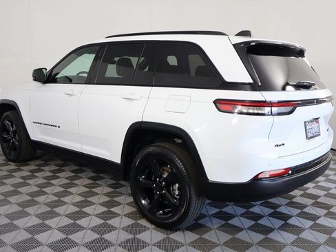 Used 2025 Jeep Grand Cherokee Limited w/ Black Appearance Package AWD/4WD image 6