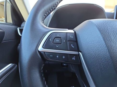 Used 2025 Toyota Highlander LE image 11