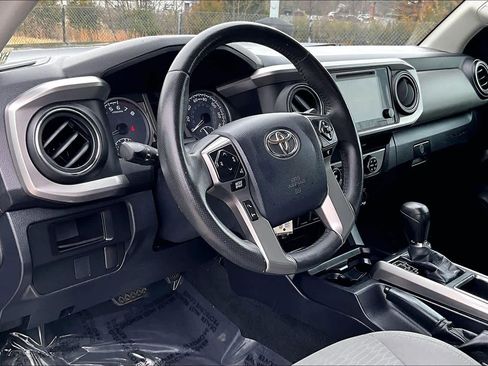 Used 2017 Toyota Tacoma SR5 image 16