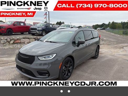 Used 2023 Chrysler Pacifica Touring-L w/ S Appearance Package FWD image 1
