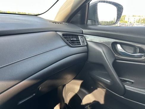 Used 2018 Nissan Rogue S AWD/4WD image 23