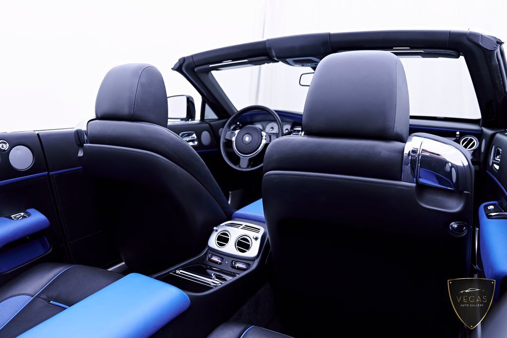 Used 2019 Rolls-Royce Dawn RWD image 47