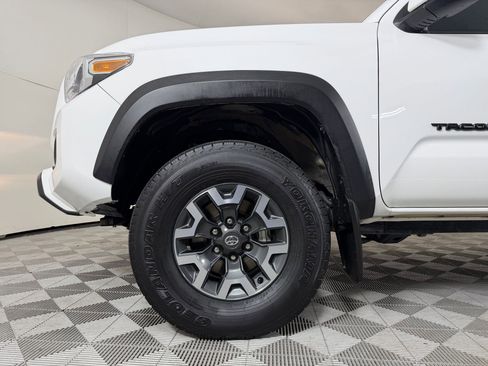 Used 2023 Toyota Tacoma TRD Off-Road w/ Black Out Package (TMS) AWD/4WD image 10