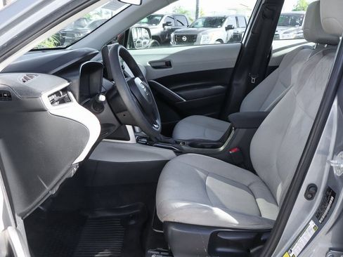 Used 2022 Toyota Corolla Cross L image 16