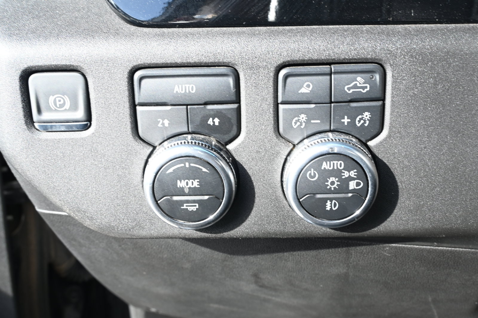 Used 2025 GMC Sierra 1500 SLT AWD/4WD image 10