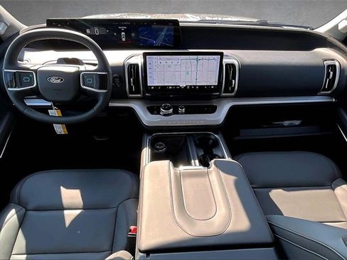 New 2025 Ford Expedition Active image 5