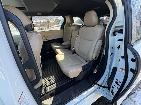 Used 2021 Toyota Sienna XLE image 22