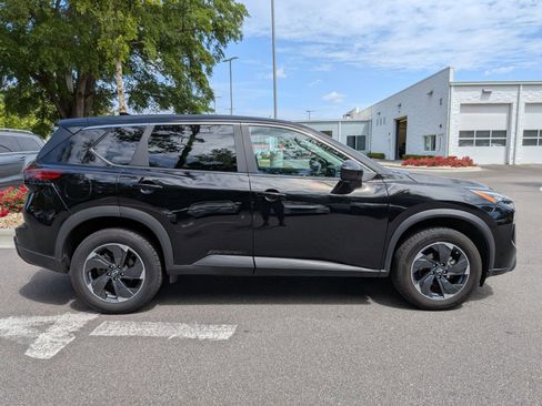 Used 2024 Nissan Rogue SV AWD/4WD image 2