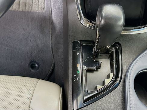 Used 2015 Toyota Avalon Limited image 15