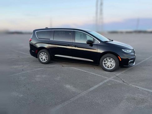 New 2026 Chrysler Pacifica Select image 15